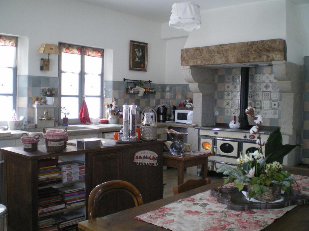 Au Bon Gre D'Hugoline Bed and Breakfast Blanzac  Eksteriør billede