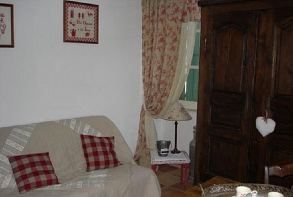 Au Bon Gre D'Hugoline Bed and Breakfast Blanzac  Værelse billede