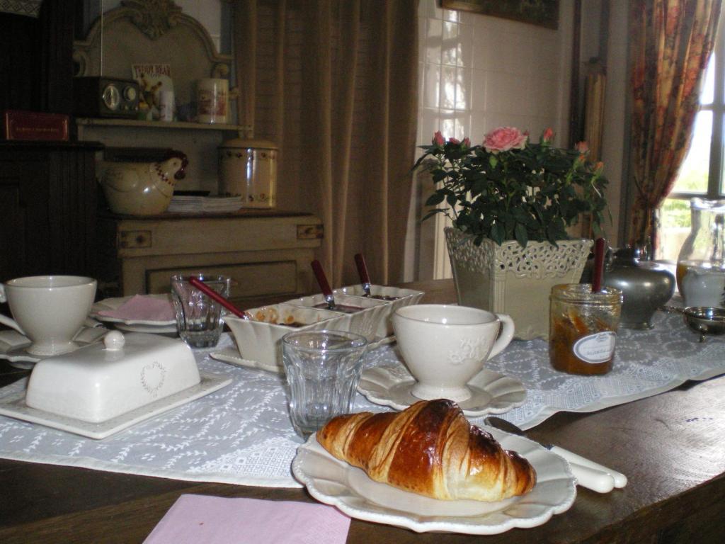 Au Bon Gre D'Hugoline Bed and Breakfast Blanzac  Eksteriør billede